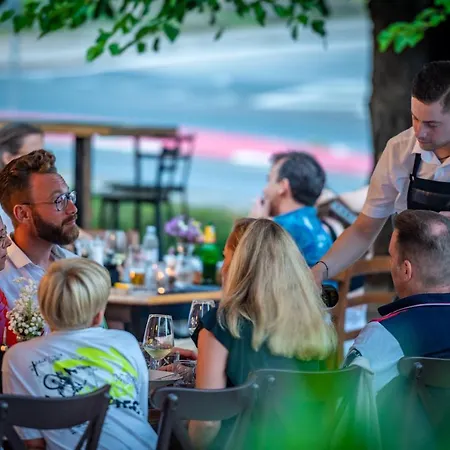 With Free Parking Bed & Breakfast Pula