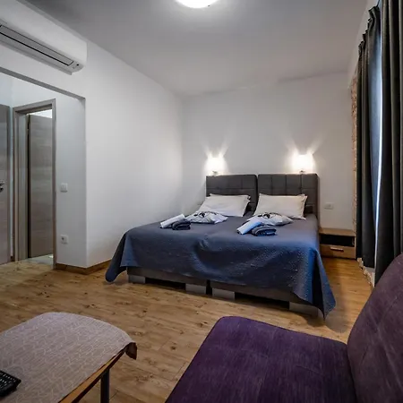 With Free Parking Bed and Breakfast Πούλα