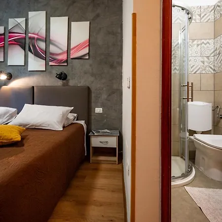 Bed and Breakfast With Free Parking Πούλα