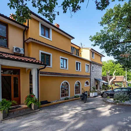 Bed and Breakfast With Free Parking 3*