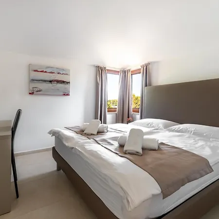 Bed & Breakfast With Free Parking Pula