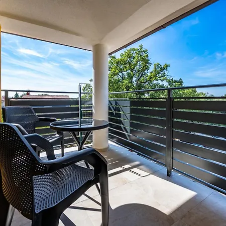 With Free Parking Bed & Breakfast 3*