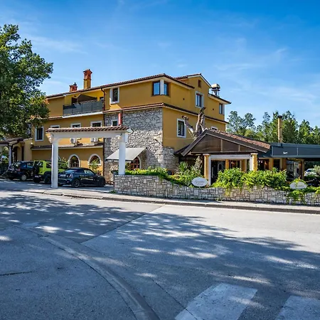 With Free Parking Bed and Breakfast