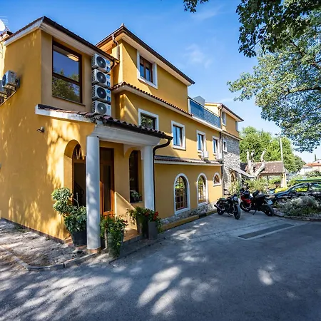 With Free Parking 3* Πούλα