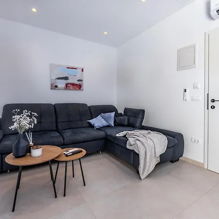 With Free Parking 3* Πούλα