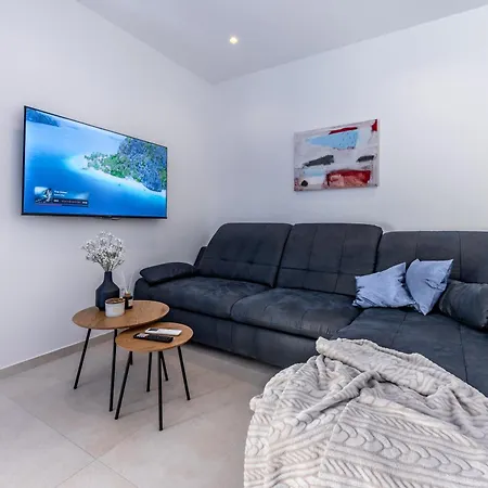 With Free Parking 3* Πούλα