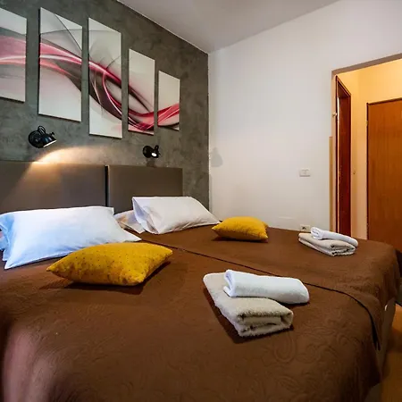 With Free Parking 3* Пула