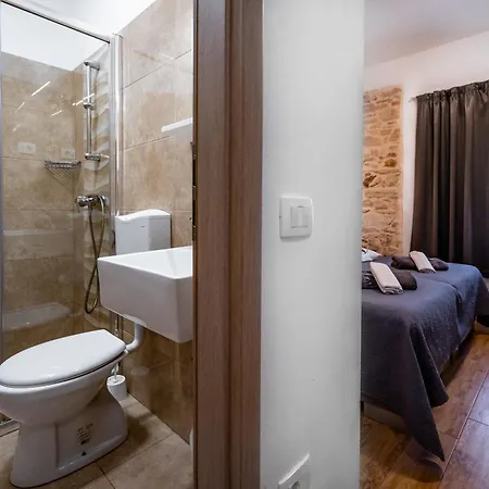 With Free Parking 3* Пула