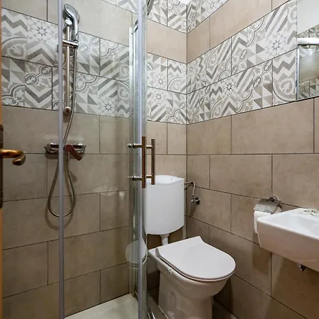 With Free Parking 3* Пула