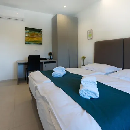 With Free Parking B&B