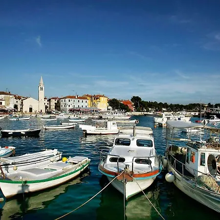 With Free Parking Пула