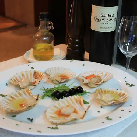 With Free Parking 3*