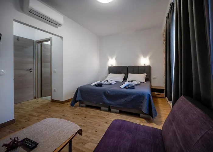 With Free Parking Bed & Breakfast Pola