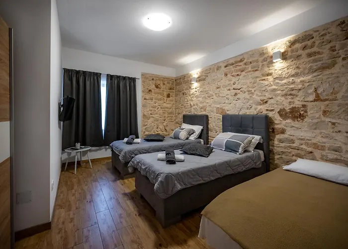 Bed & Breakfast With Free Parking Pola