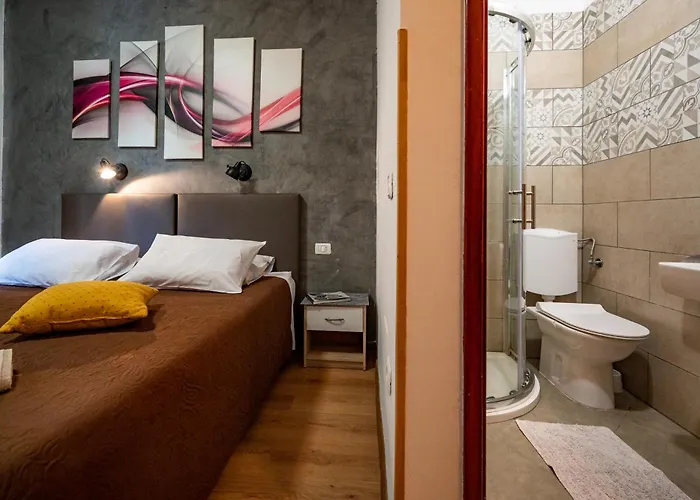 Bed & Breakfast With Free Parking Pola