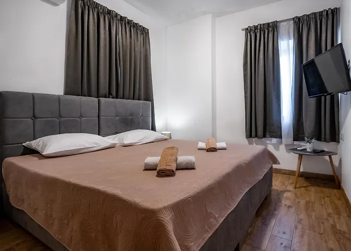 Bed & Breakfast With Free Parking