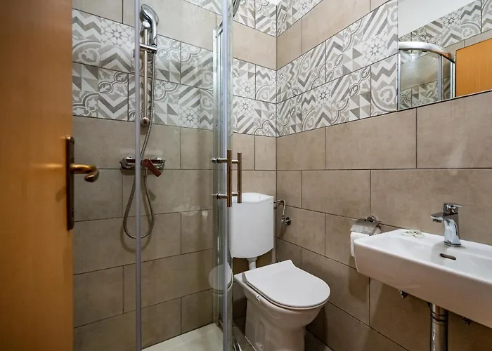 With Free Parking 3* Pola