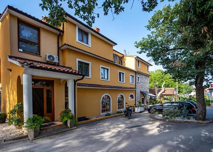 Panzió With Free Parking 3*