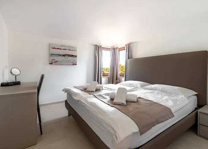 Bed & Breakfast With Free Parking Pola