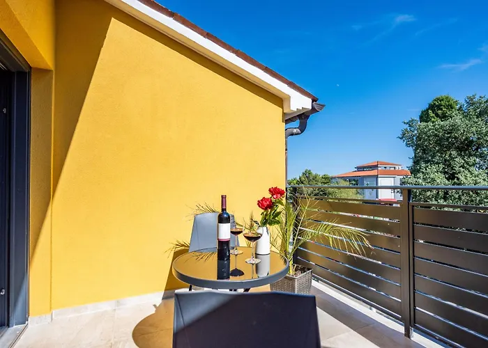 With Free Parking 3* Pola