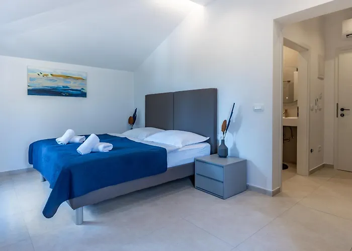 With Free Parking Bed & Breakfast Pola