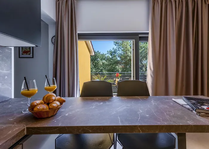 With Free Parking Bed & Breakfast 3*