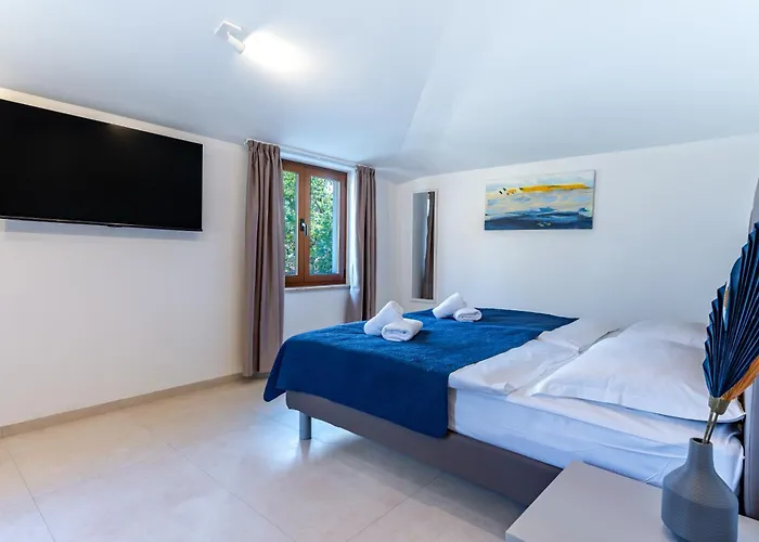 With Free Parking Bed & Breakfast