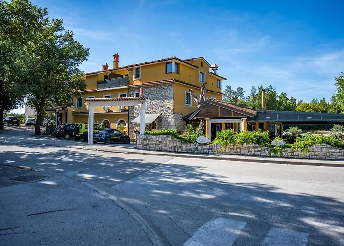 With Free Parking Bed & Breakfast