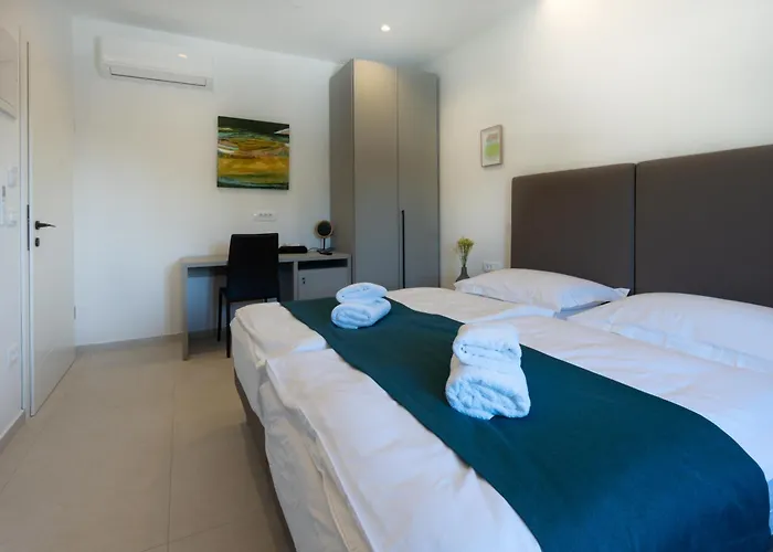 With Free Parking Bed & Breakfast