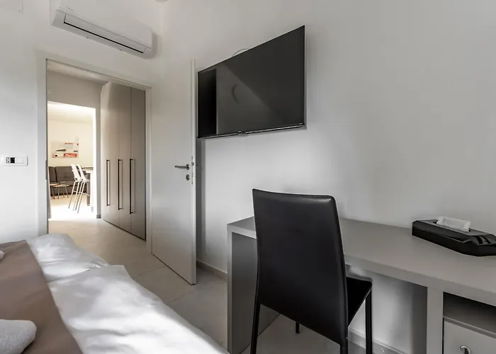 With Free Parking Bed & Breakfast Pula